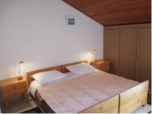 And Zora Apartman *